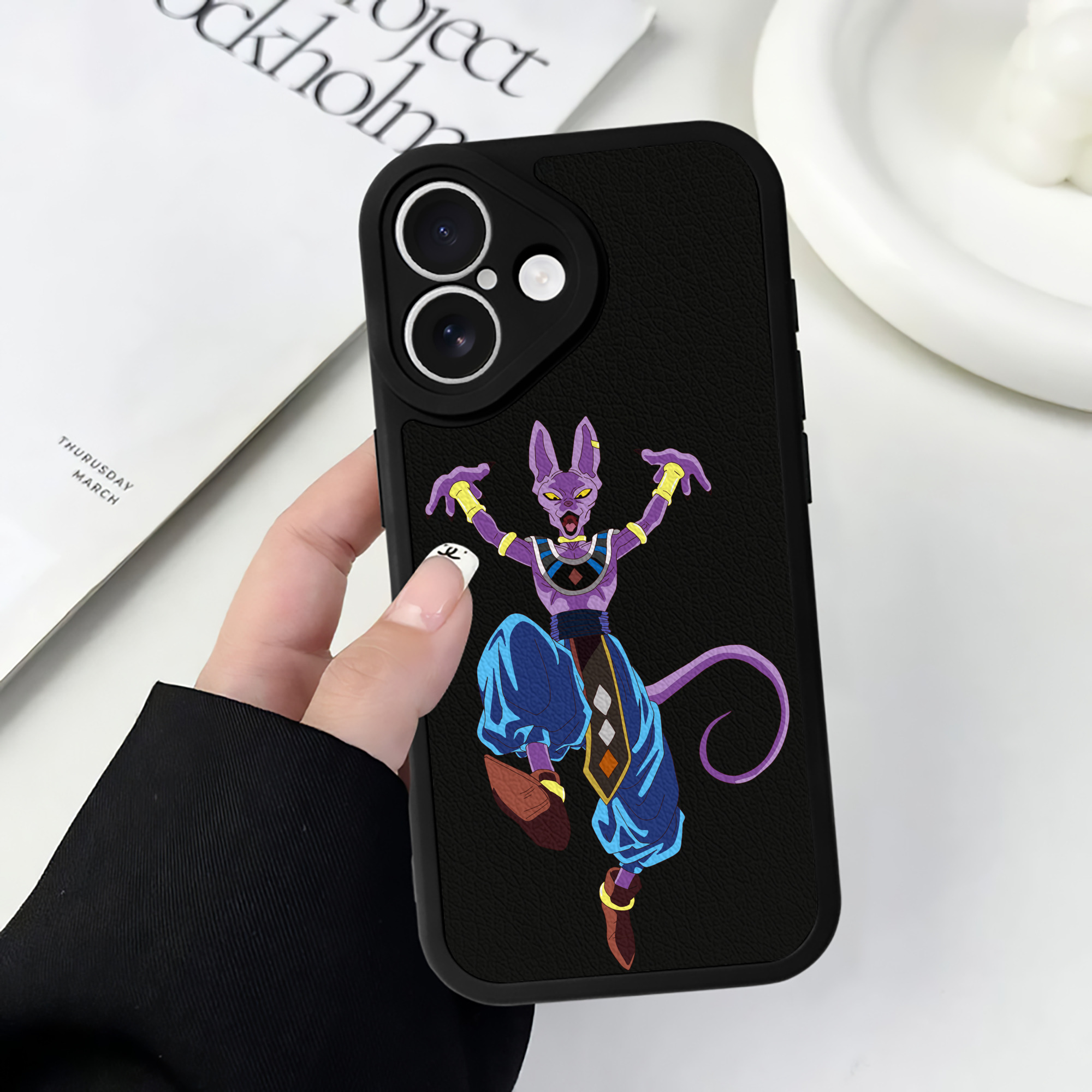（画像用） ドラゴンボール ビルス 破壊神ビルス DRAGON BALL Beerus Birusu 【iPhone 16シリーズ対応】シリコンスマホケース（レザー調） 材質：シリコン